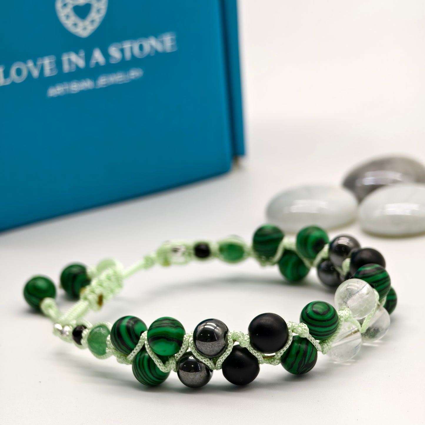 The Green Labyrinth: Untangle Your Path with This Enchanting Macramé Bracelet